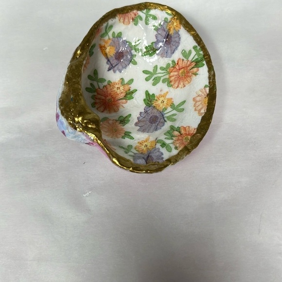 Hand Crafted Floral Gold-Trimmed Shell Trinket Dish - Picture 2 of 9